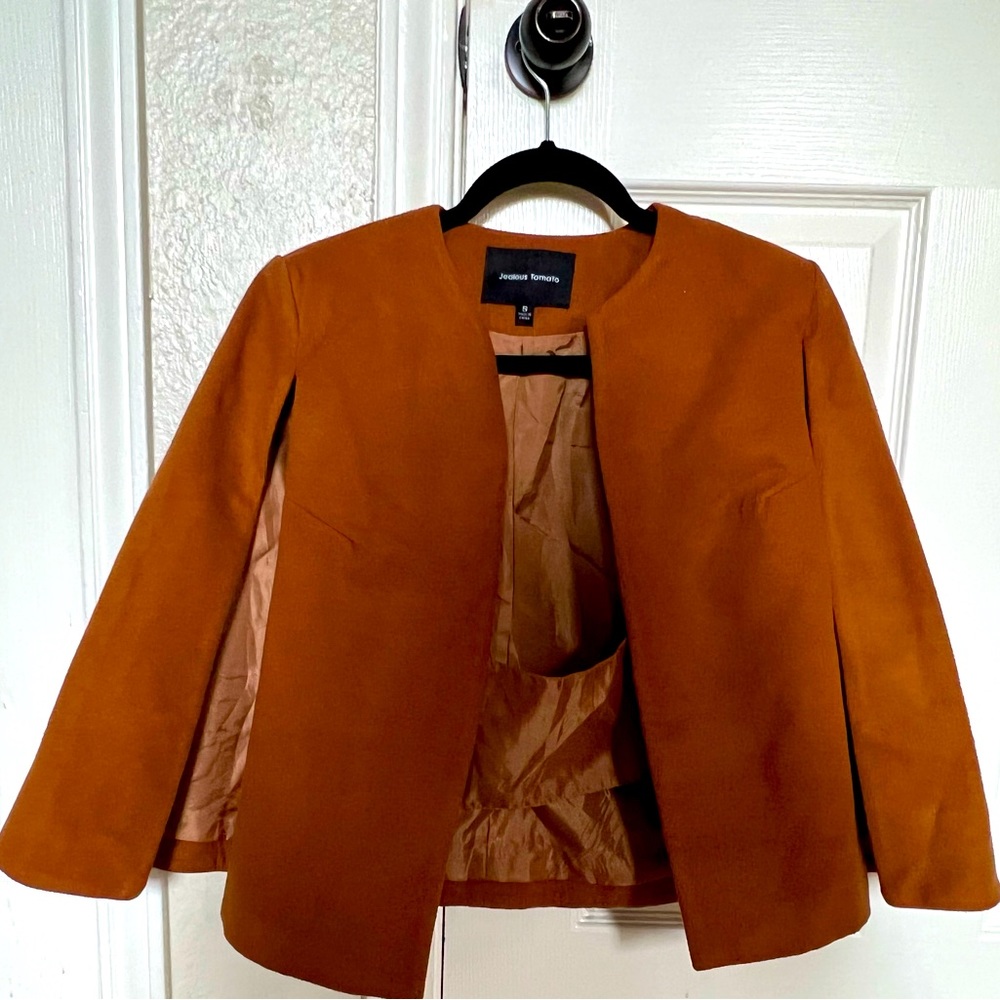 Small brown jacket🧥🦇 bat style, elegant, and comfortable.